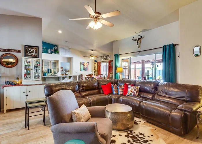 Desert Oasis W/ Private Pool & Gym! Holiday home