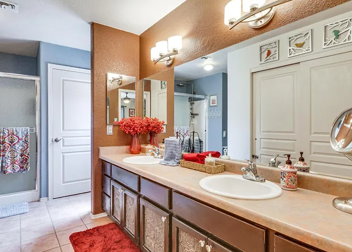 Holiday home Desert Oasis W/ Private Pool & Gym! *