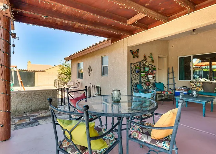 Desert Oasis W/ Private Pool & Gym! Holiday home *