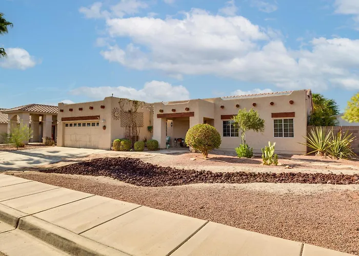 Desert Oasis W/ Private Pool & Gym! Holiday home Yuma